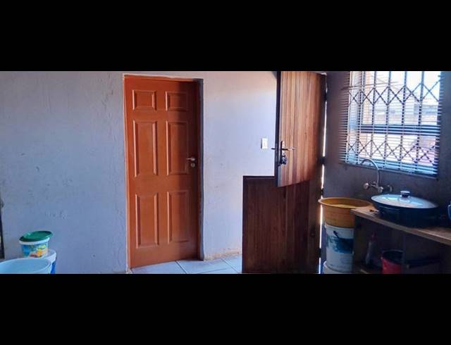 3 BEDROOM HOUSE FOR SALE IN TSHEPISONG